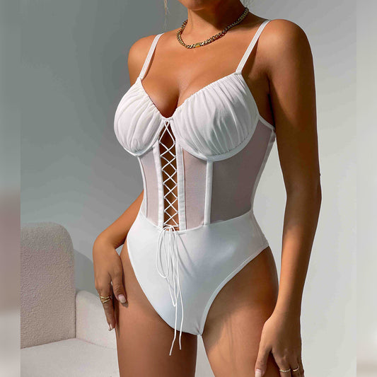 Ivory Muse – Korset bodysuit met geplooide cups en veterdetail