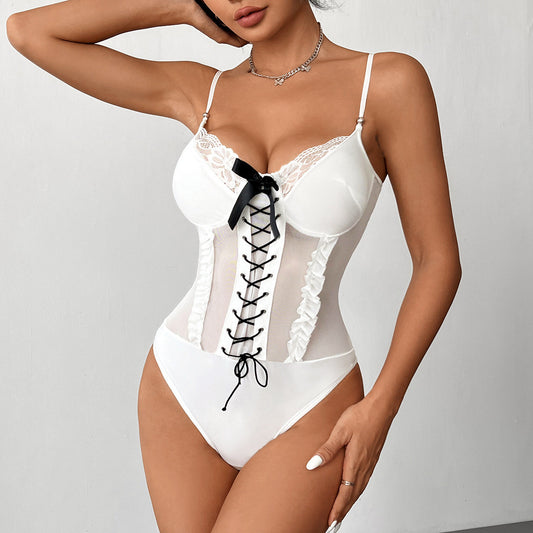 Lace Embrace – Transparante kanten bodysuit met strikdetail